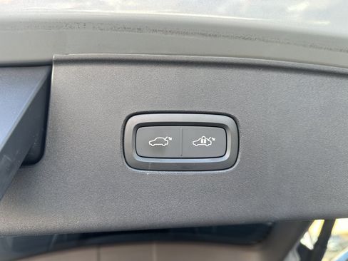 Used 2025 Volvo EX90 Plus AWD/4WD image 35