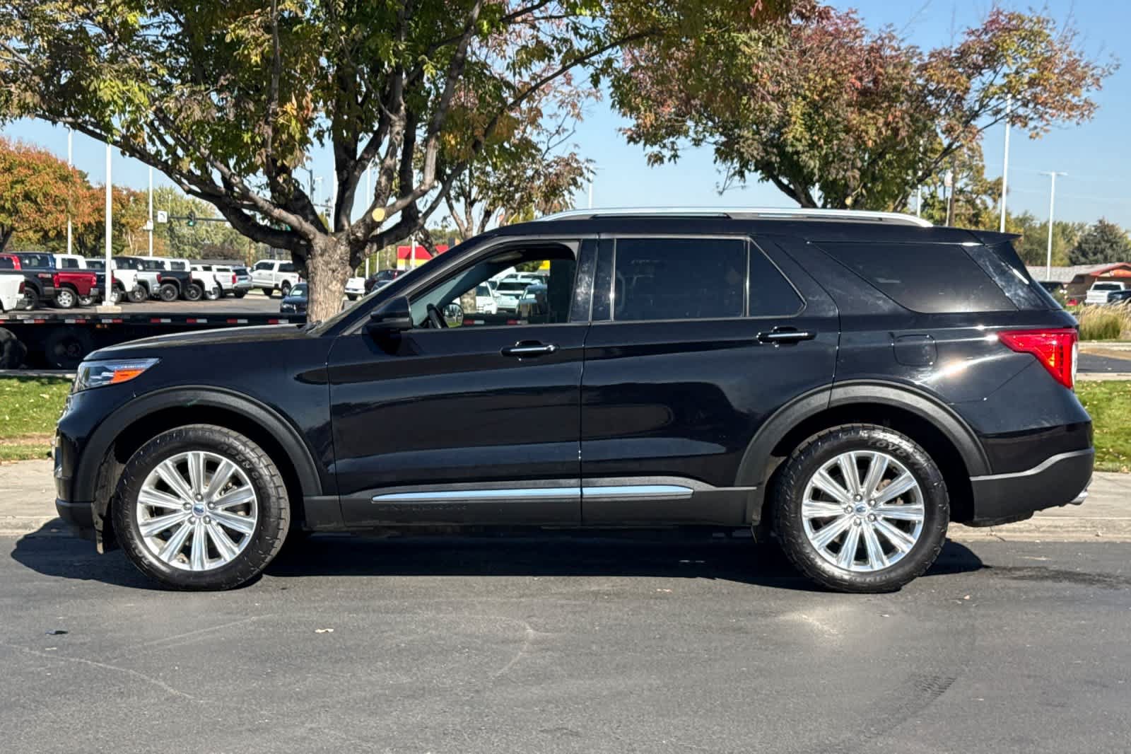 Certified 2021 Ford Explorer Limited w/ Hybrid Equipment Group 310A AWD/4WD image 5