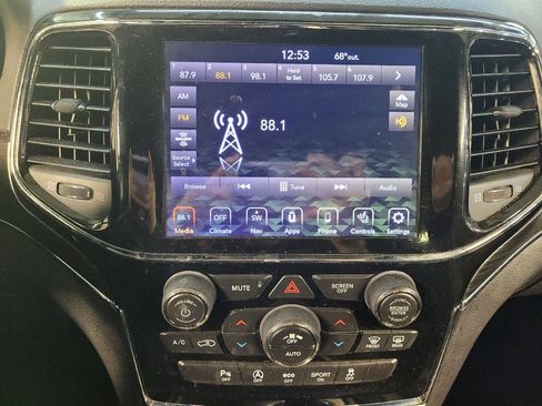 Used 2019 Jeep Grand Cherokee Limited image 25