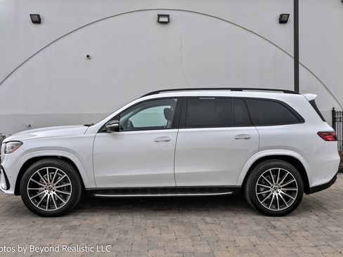Used 2024 Mercedes-Benz GLS 450 4MATIC w/ AMG Line Exterior image 4