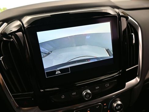 Used 2023 Chevrolet Traverse LT FWD image 23