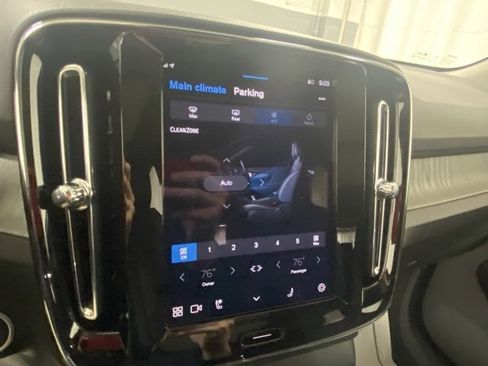 Used 2025 Volvo XC40 B5 Plus image 24