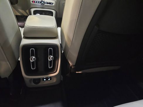 Certified 2024 Volvo XC40 B5 Plus w/ Climate Package AWD/4WD image 16