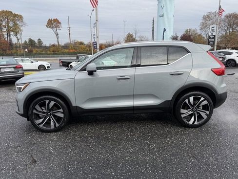 Used 2025 Volvo XC40 B5 Ultra w/ Protection Package Premier image 10