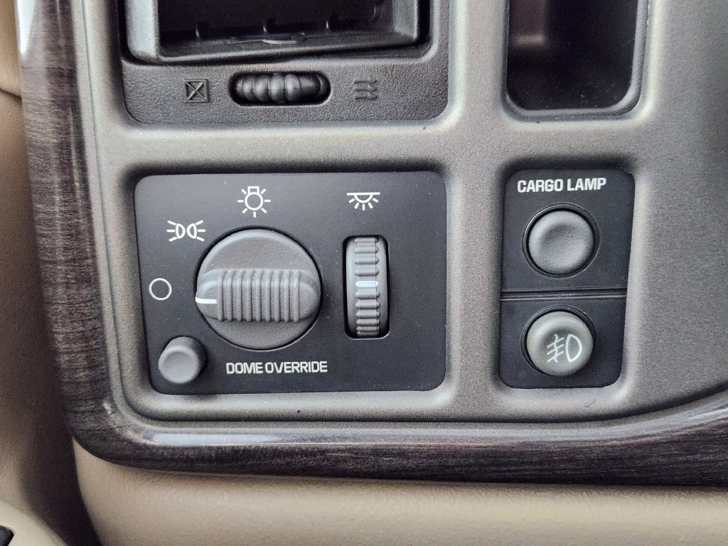 Used 2002 GMC Sierra 1500 Denali AWD/4WD image 26
