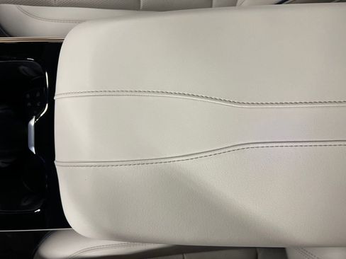 Certified 2025 Buick Enclave Avenir w/ Super Cruise Package AWD/4WD image 28