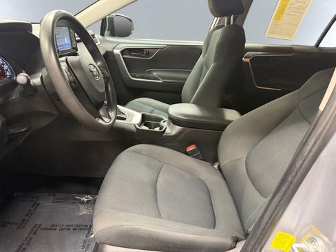 Used 2021 Toyota RAV4 LE AWD/4WD image 15