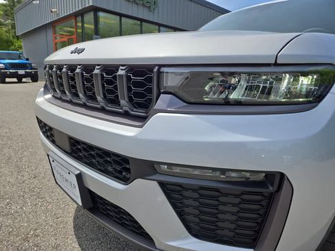 New 2026 Jeep Grand Cherokee Limited AWD/4WD image 9