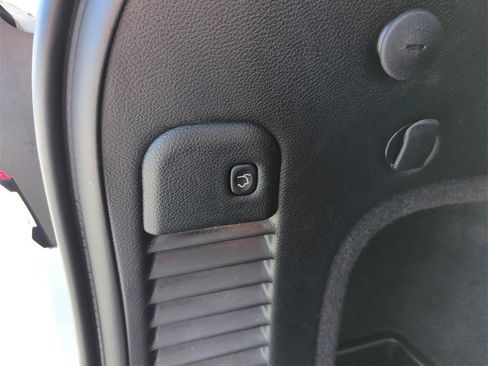 Used 2020 Jeep Grand Cherokee Altitude image 31