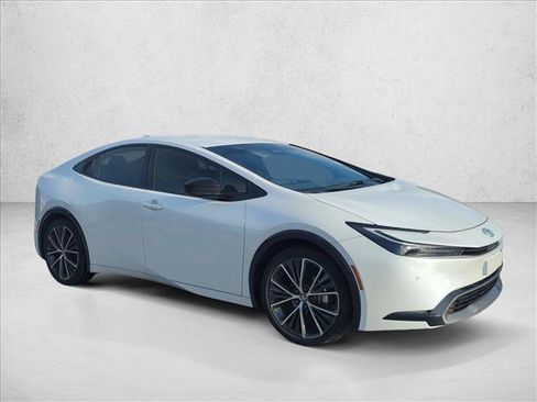 Certified 2025 Toyota Prius XLE FWD image 2