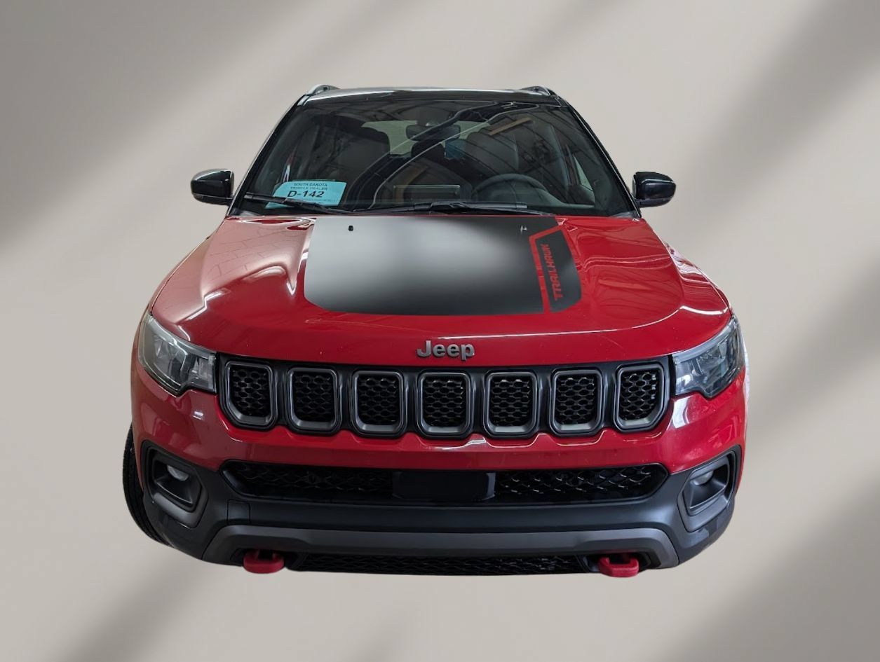 Used 2024 Jeep Compass Trailhawk AWD/4WD image 2