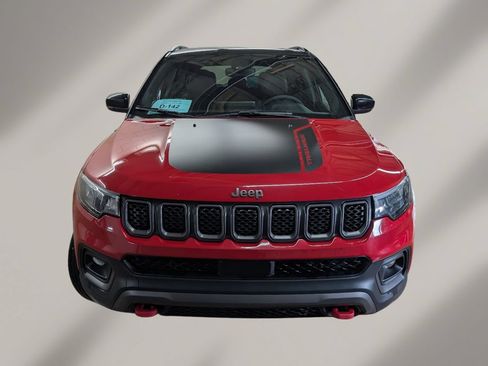 Used 2024 Jeep Compass Trailhawk AWD/4WD image 2