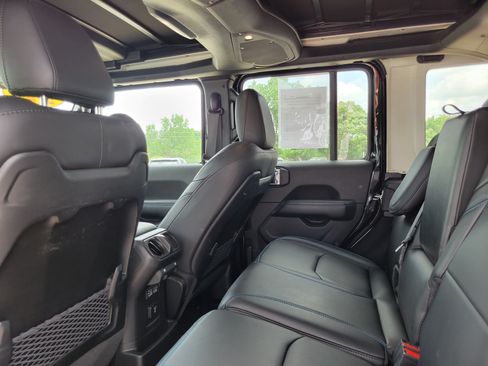Used 2024 Jeep Wrangler Unlimited Rubicon 4xe AWD/4WD image 18