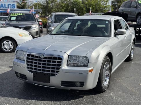 Used 2005 Chrysler 300 Touring image 2