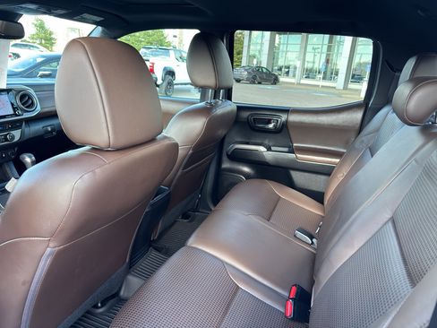 Used 2022 Toyota Tacoma Limited image 10