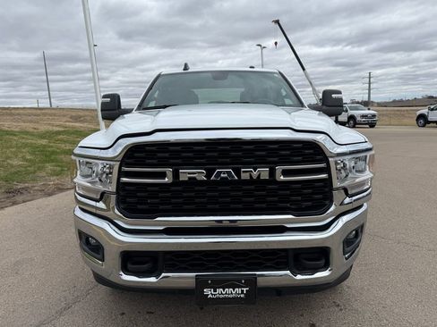 Used 2024 RAM 2500 Big Horn AWD/4WD image 25
