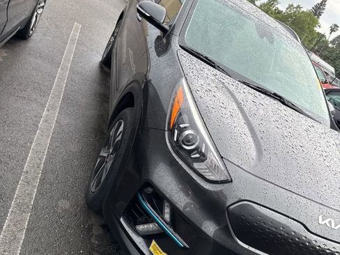 Used 2022 Kia Niro EX image 4