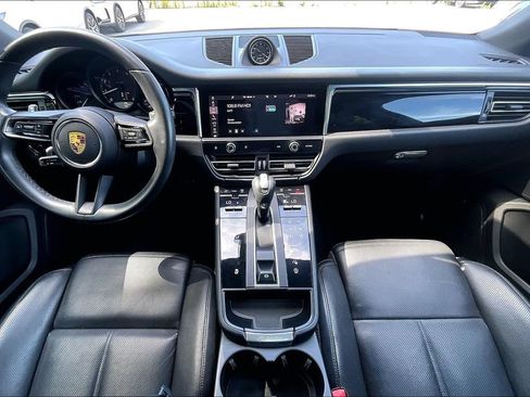 Used 2022 Porsche Macan w/ Premium Package Plus AWD/4WD image 18