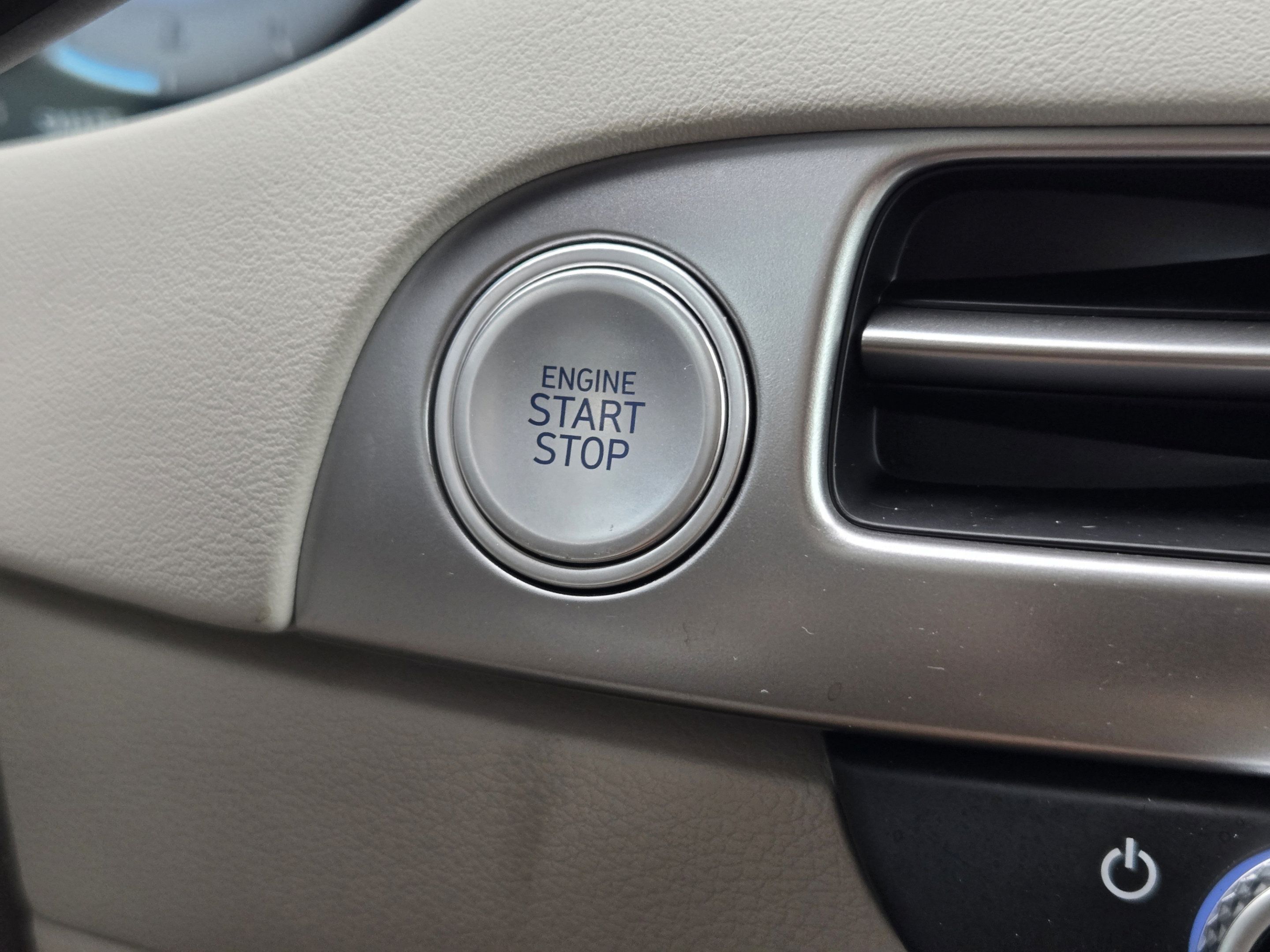Used 2024 Hyundai Palisade Limited FWD image 19