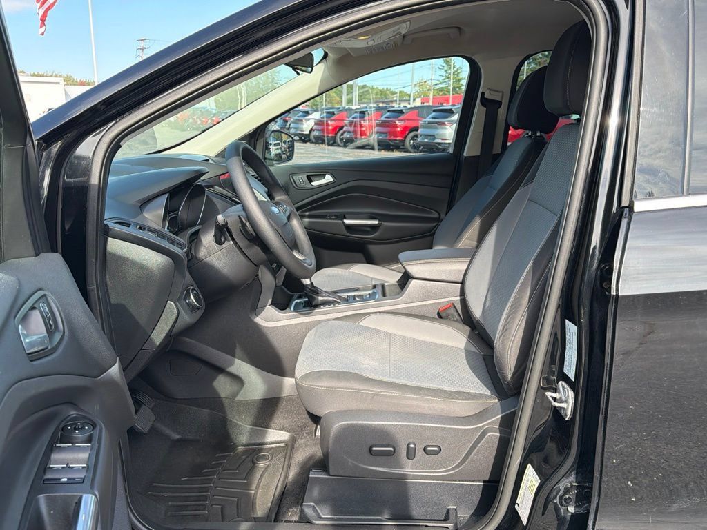Used 2017 Ford Escape SE w/ Equipment Group 201A AWD/4WD image 24