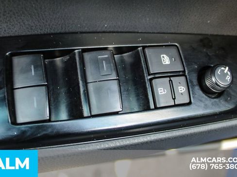 Used 2025 Toyota Camry SE image 40