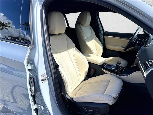 Used 2024 BMW X4 xDrive30i w/ Premium Package AWD/4WD image 9