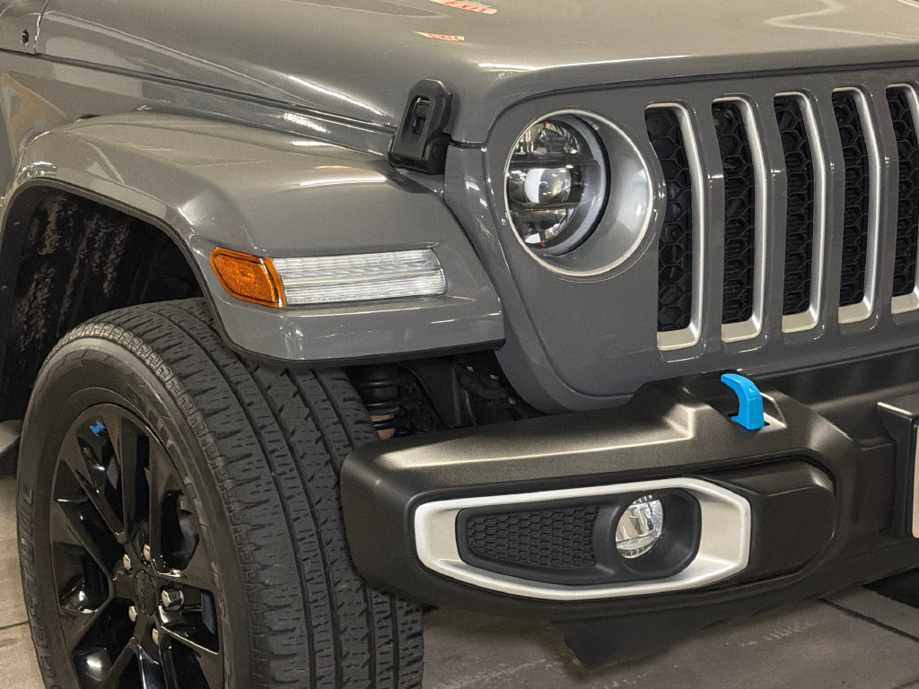 Used 2023 Jeep Wrangler Unlimited Sahara w/ Cold Weather Group AWD/4WD image 10