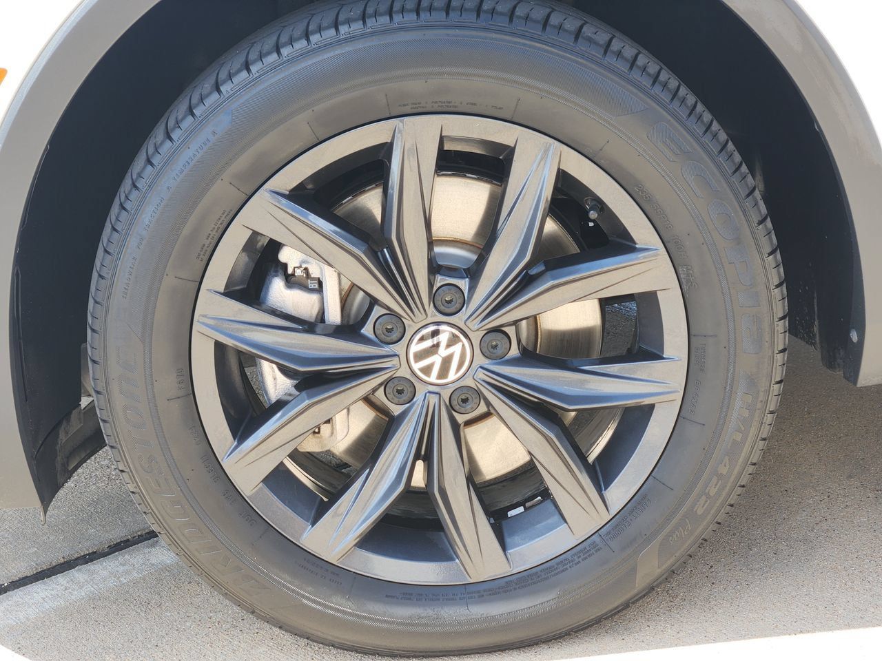 Used 2024 Volkswagen Tiguan SE FWD image 6