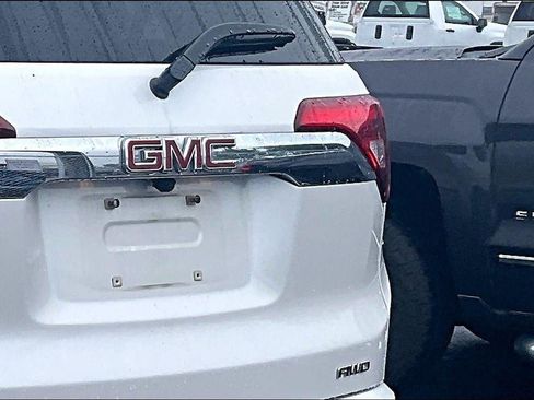 Used 2017 GMC Acadia Denali w/ Technology Package AWD/4WD image 5