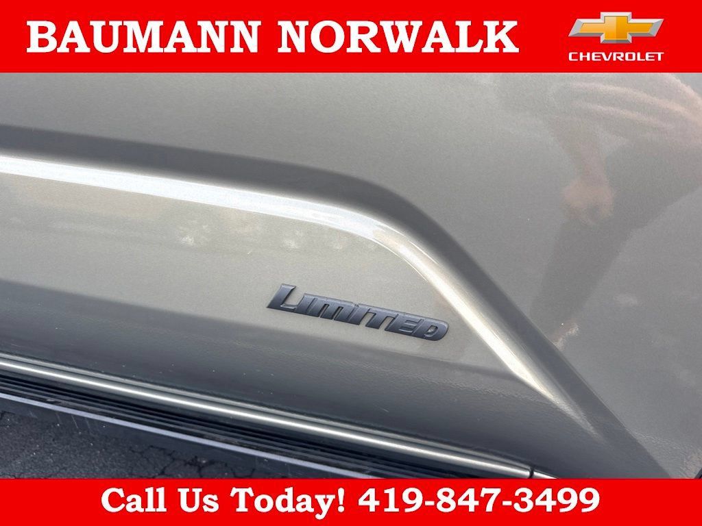 Used 2025 Toyota Tacoma Limited AWD/4WD image 10