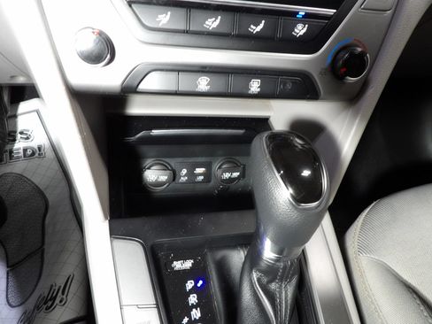Used 2017 Hyundai Elantra SE FWD image 11