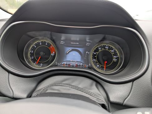 Used 2022 Jeep Cherokee Trailhawk image 24