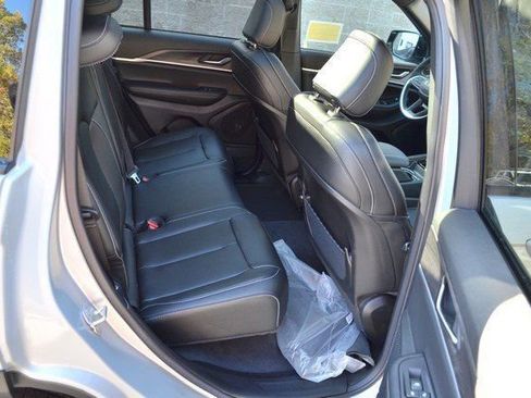 New 2025 Jeep Grand Cherokee Limited w/ Black Appearance Package image 32