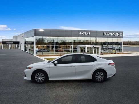 Used 2018 Toyota Camry FWD image 6