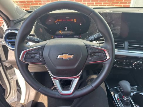 Used 2024 Chevrolet Trax LT w/ Driver Confidence Package FWD image 9