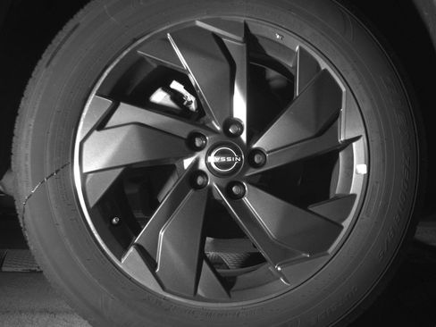 Used 2025 Nissan Rogue SV FWD image 15