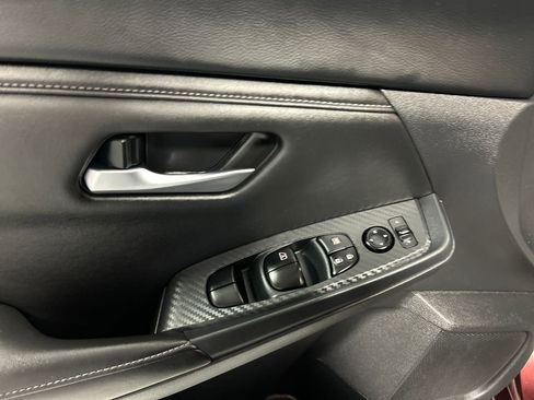 Used 2025 Nissan Sentra SV FWD image 12