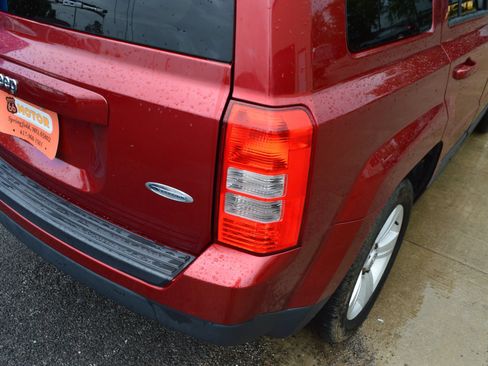 Used 2016 Jeep Patriot Latitude FWD image 9