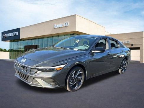 Used 2025 Hyundai Elantra SEL FWD image 3