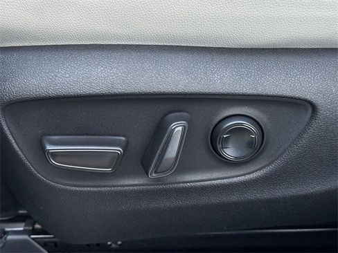 Used 2025 Toyota Grand Highlander AWD image 30