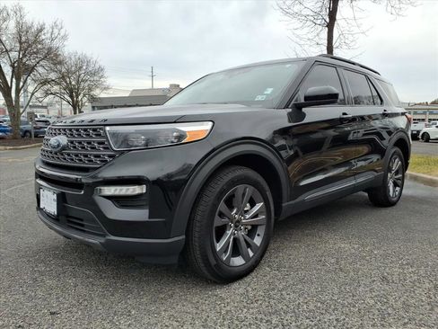 Certified 2024 Ford Explorer XLT w/ Equipment Group 202A image 5