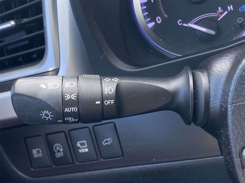 Used 2019 Toyota Highlander AWD V6 image 25