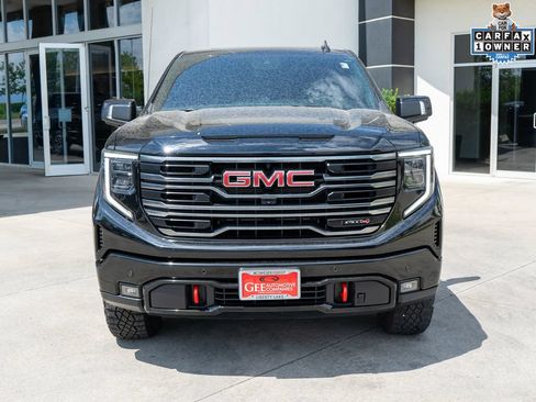 Used 2025 GMC Sierra 1500 AT4 w/ Technology Package AWD/4WD image 2
