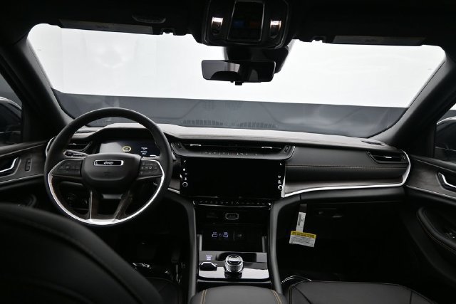 New 2026 Jeep Grand Cherokee Limited AWD/4WD image 9