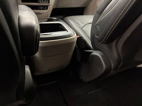 Used 2022 Chrysler Pacifica Touring-L AWD/4WD image 19