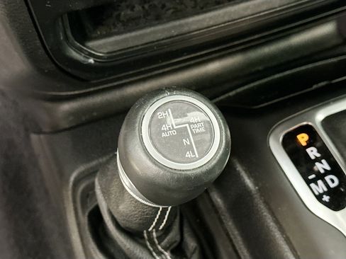 Used 2020 Jeep Wrangler Unlimited Sahara image 23