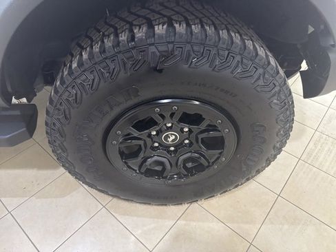 Used 2023 Ford Bronco Wildtrak image 29