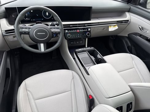 Used 2025 Hyundai Tucson Limited image 17