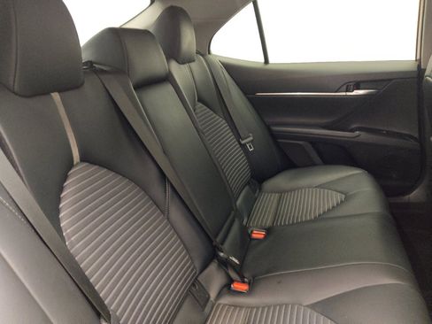 Used 2020 Toyota Camry SE w/ Sunroof Package FWD image 19