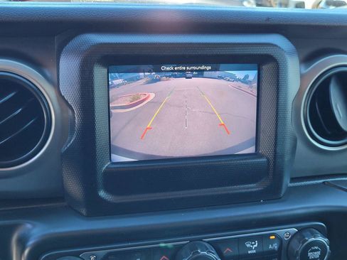 Used 2018 Jeep Wrangler Sport AWD/4WD image 11